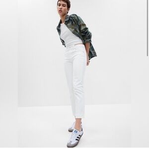 AS IS NWT! GAP Optic White Mid Rise Girlfriend Jeans with Washwell - 6P/28P🩵